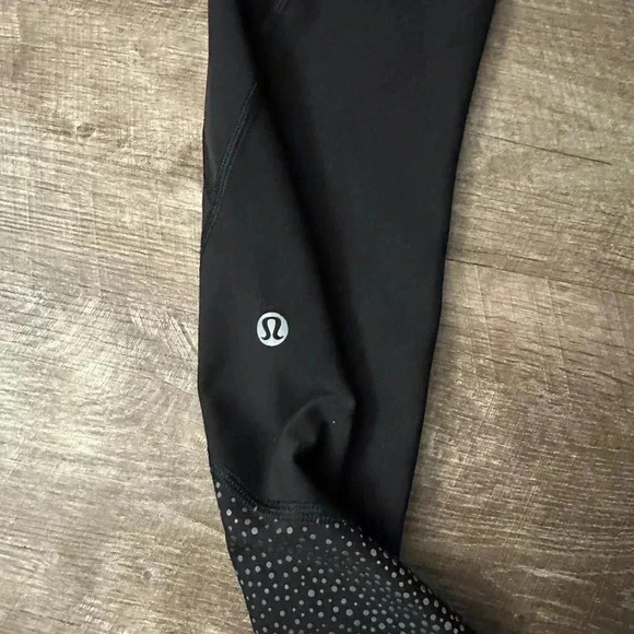 Lululemon cropped reflector leggings size 6 - Picture 2 of 7